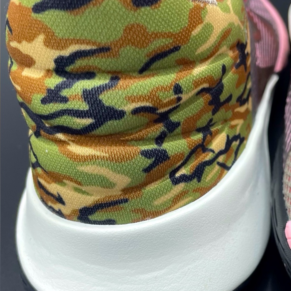 Kyrie Irvin flytrap v - Picture 3 of 14